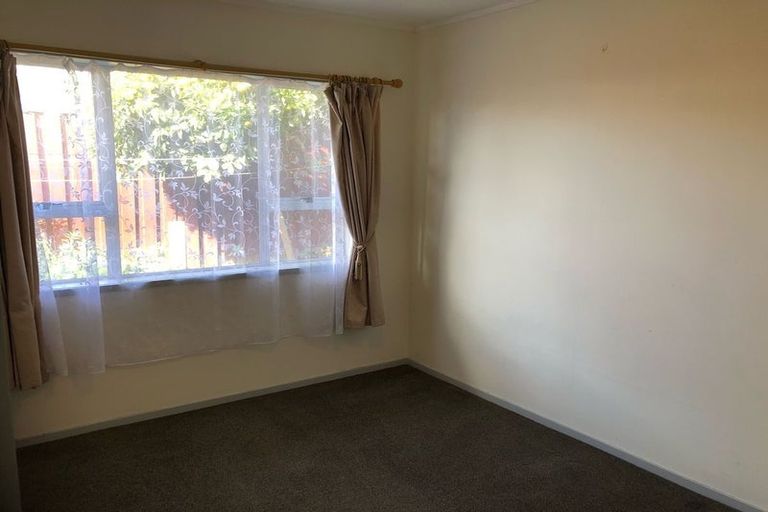 Photo of property in 2/8 Parera Place, Papatoetoe, Auckland, 2025