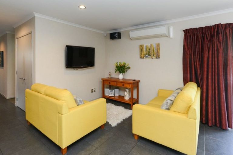 Photo of property in 87 Merlot Drive, Greenmeadows, Napier, 4112