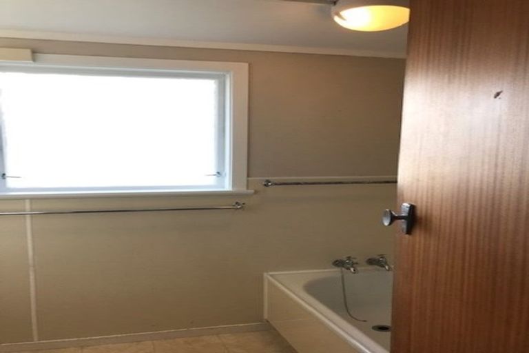 Photo of property in 1/32 Kowhai Road, Campbells Bay, Auckland, 0630