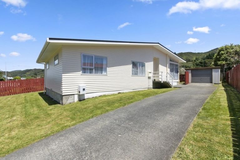 Photo of property in 303 Wellington Road, Wainuiomata, Lower Hutt, 5014