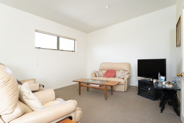 Photo of property in 1 Atamira Close, Churton Park, Wellington, 6037