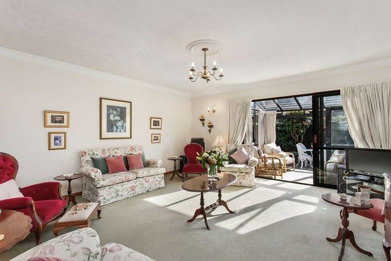 Photo of property in 252a Memorial Avenue, Burnside, Christchurch, 8053