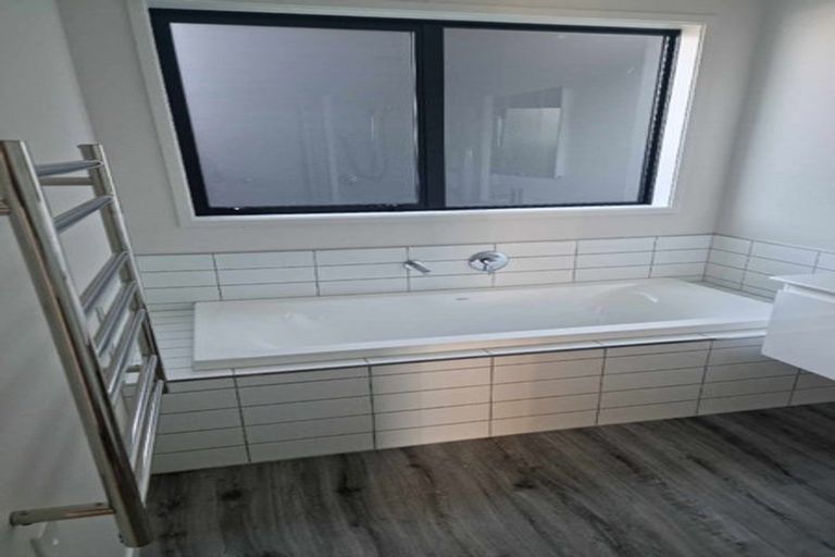 Photo of property in 10 Ronomor Place, Whitianga, 3510