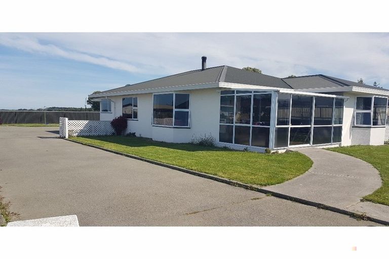 Photo of property in 19 Timaru Road, Waimate, 7924