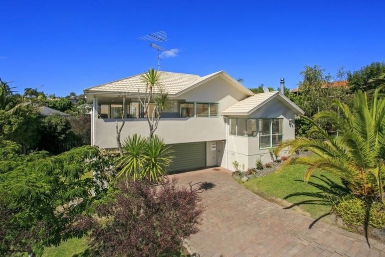 Photo of property in 41 Unsworth Drive, Unsworth Heights, Auckland, 0632