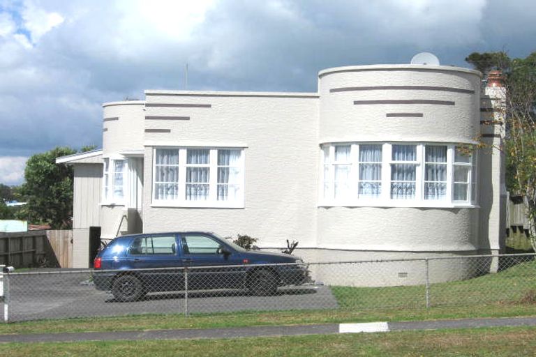 Photo of property in 138 Titirangi Road, New Lynn, Auckland, 0600