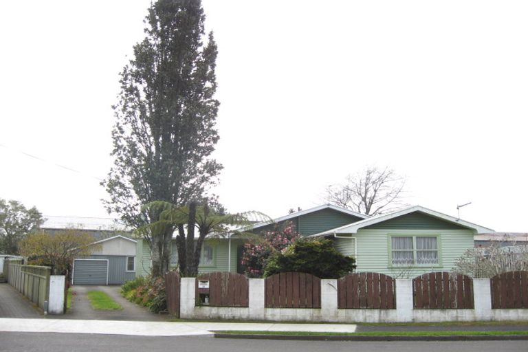 Photo of property in 10 Lynton Street, Upper Vogeltown, New Plymouth, 4310