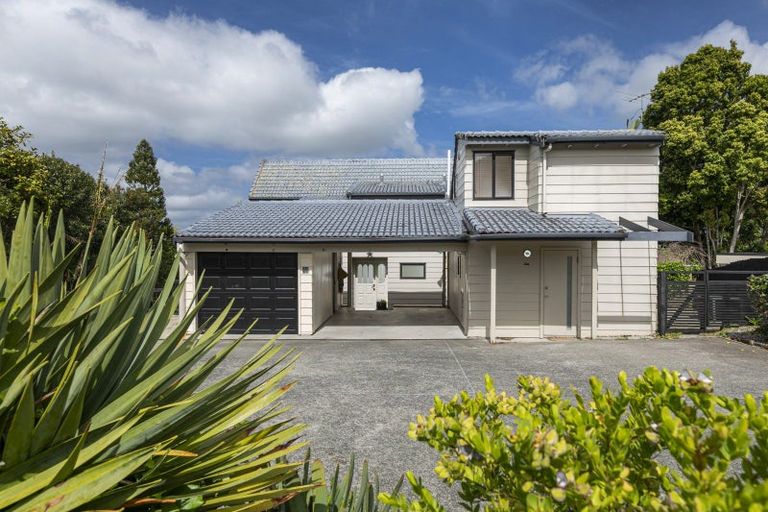 Photo of property in 33 Waipuia Place, Greenhithe, Auckland, 0632