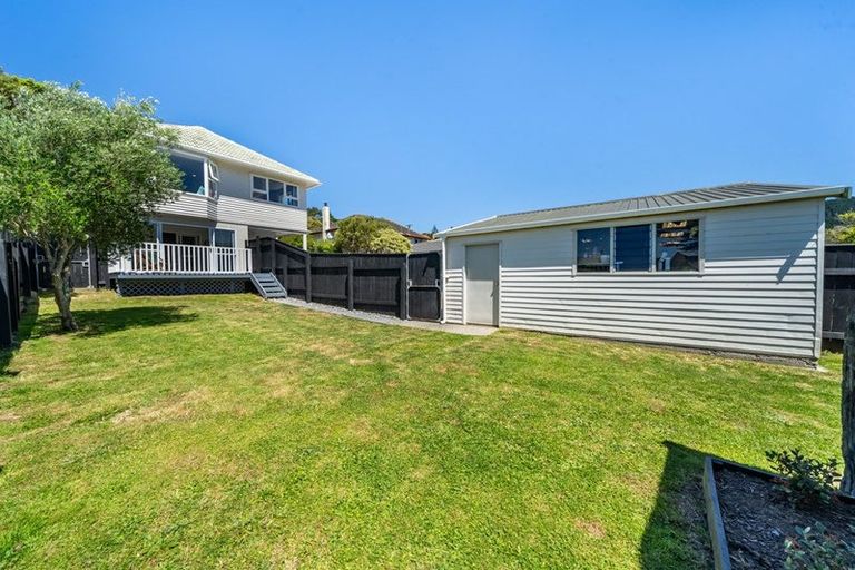 Photo of property in 42 Taylor Terrace, Tawa, Wellington, 5028