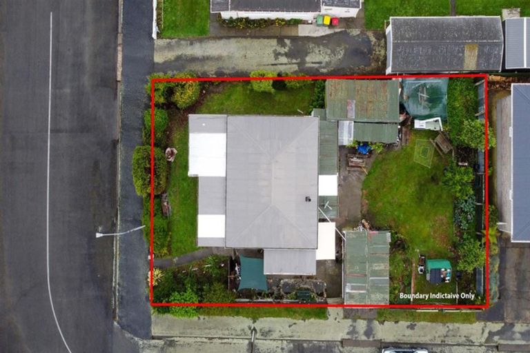 Photo of property in 12 Rhodes Street, Waimate, 7924