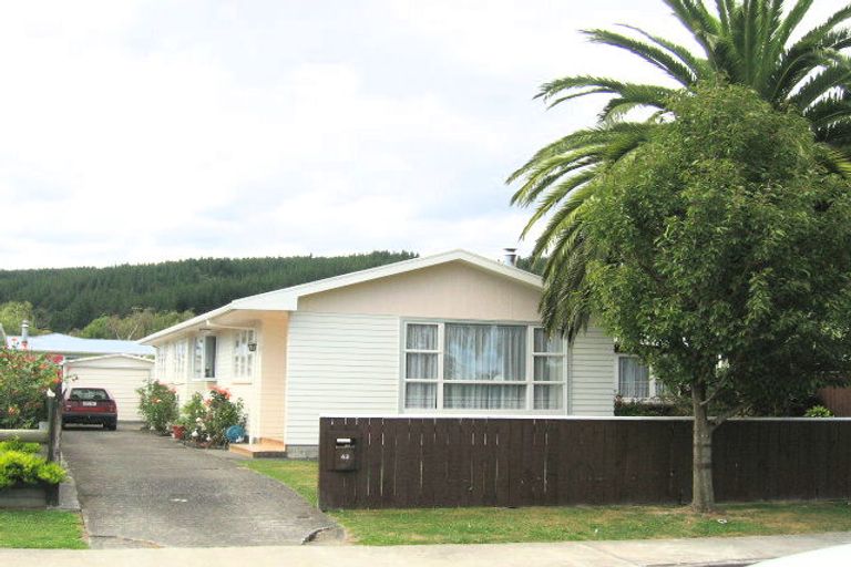 Photo of property in 42 Oregon Drive, Maoribank, Upper Hutt, 5018