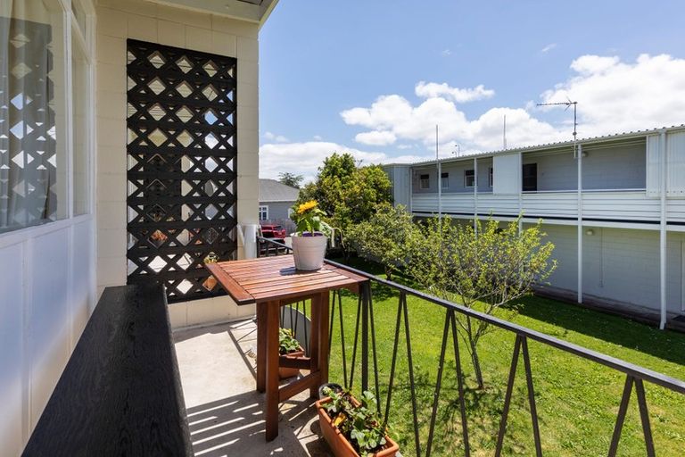 Photo of property in Balmoral Court, 2/130a Balmoral Road, Mount Eden, Auckland, 1024