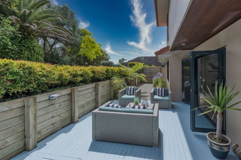 Photo of property in 25 Hogarth Rise, West Harbour, Auckland, 0618