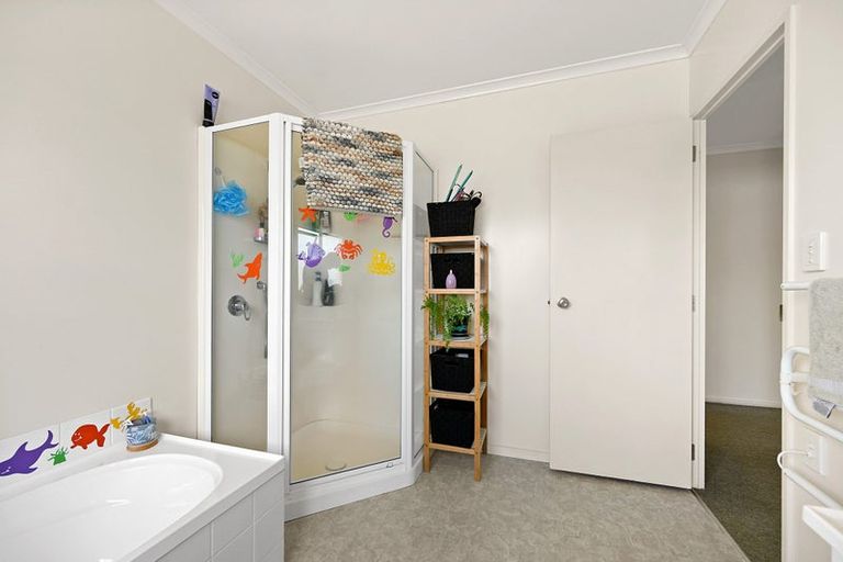 Photo of property in 15 Kittyhawk Place, Melville, Hamilton, 3206