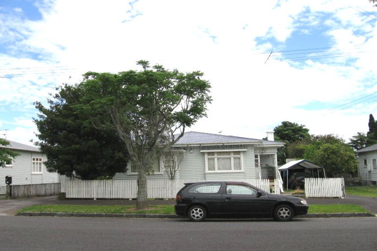 Photo of property in 15 Miller Street, Point Chevalier, Auckland, 1022