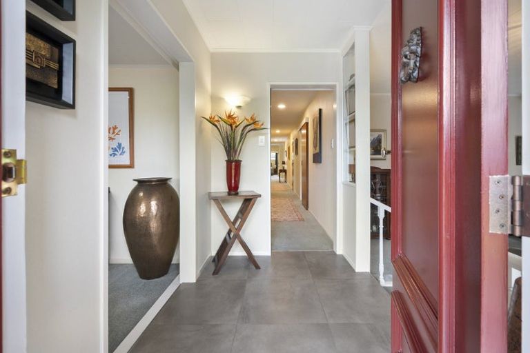 Photo of property in 18 Clifton Terrace, Fitzherbert, Palmerston North, 4410