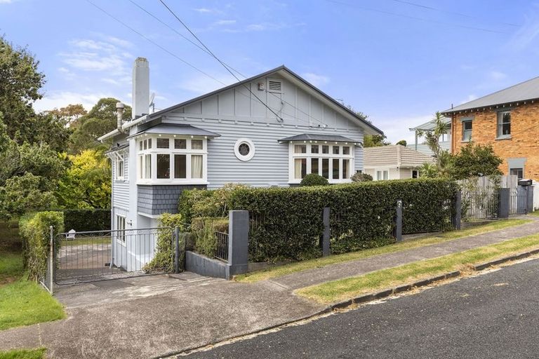 Photo of property in 24 Shoal Bay Road, Devonport, Auckland, 0624