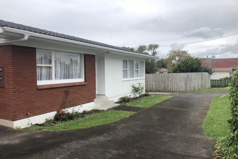 Photo of property in 1/13 Brouder Place, Hillpark, Auckland, 2102