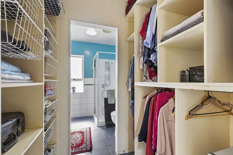 Photo of property in 3 Tirowhanga Road, Paremata, Porirua, 5024