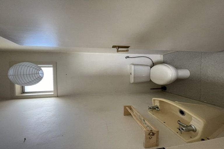 Photo of property in 68 Lake Road, Northcote, Auckland, 0627