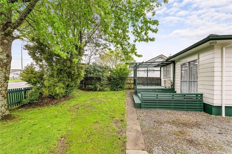 Photo of property in 137 Universal Drive, Henderson, Auckland, 0610