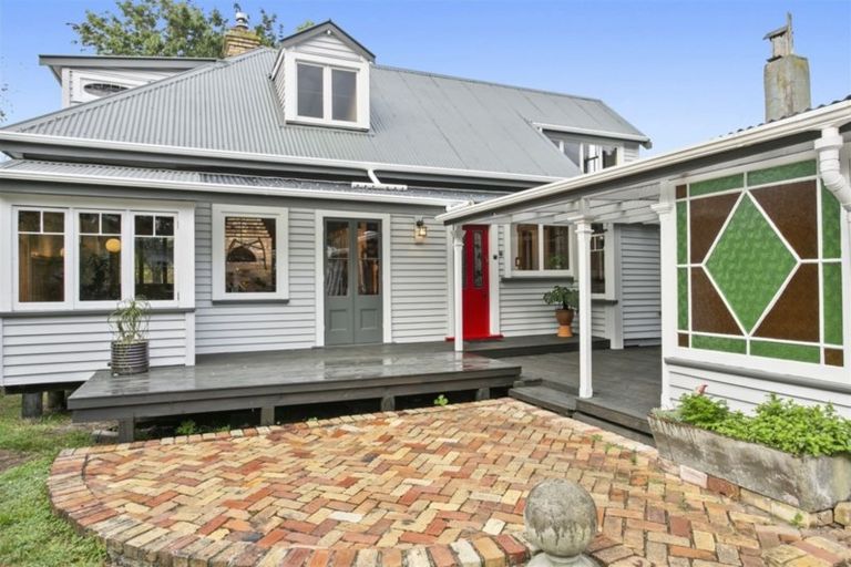 Photo of property in 41 Taupaki Road, Taupaki, Henderson, 0782