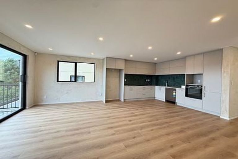 Photo of property in 86a Tiriwa Drive, Massey, Auckland, 0614