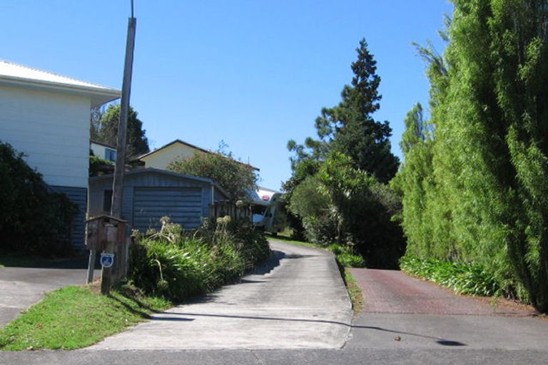 Photo of property in 12 Magdalen Place, West Harbour, Auckland, 0618