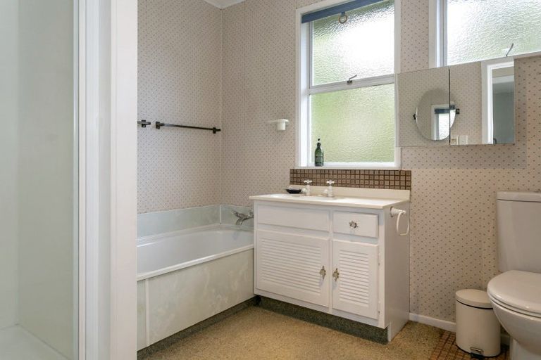 Photo of property in 7 Titoki Avenue, Waipahihi, Taupo, 3330