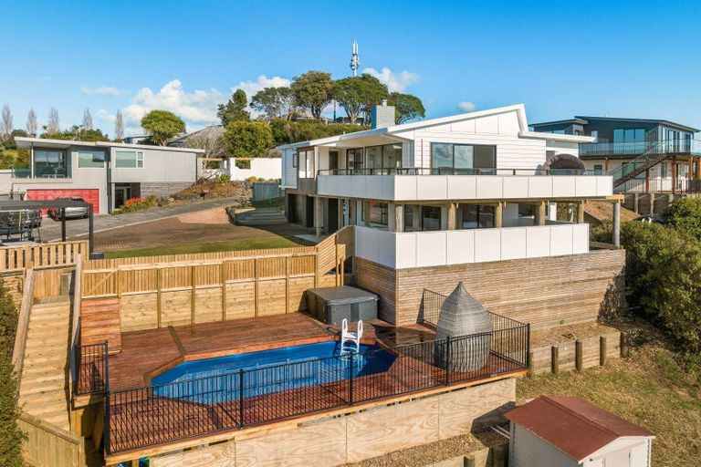 Photo of property in 150 Tirohanga Drive, Whangamata, 3620