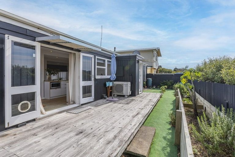Photo of property in 29 Titoki Road, Waikanae Beach, Waikanae, 5036