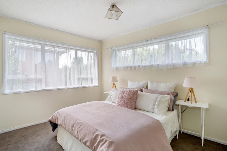 Photo of property in 2/12 Park Estate Road, Rosehill, Papakura, 2113