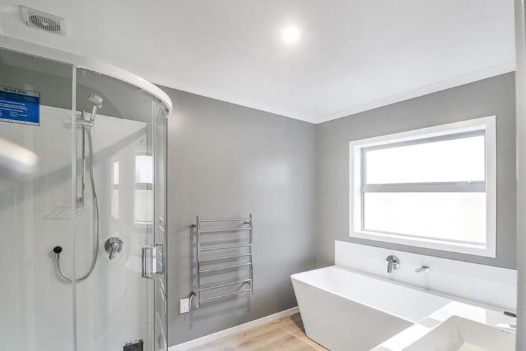 Photo of property in 76 Ruahine Street, Paraparaumu, 5032