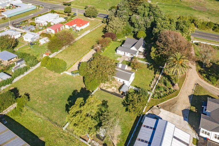 Photo of property in 110 Weraroa Road, Waverley, 4510