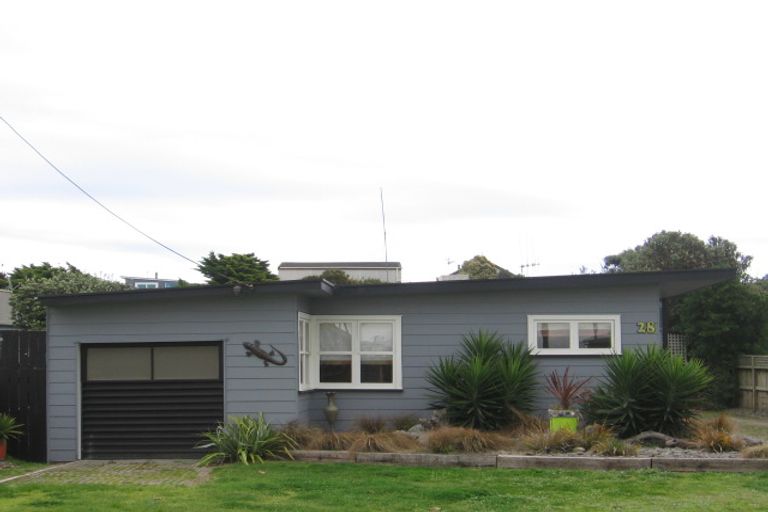 Photo of property in 28 Nelson Street, Foxton Beach, Foxton, 4815