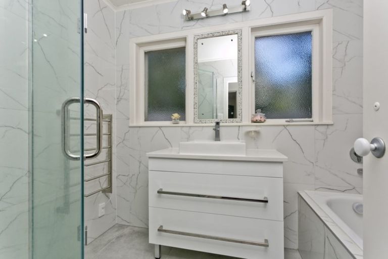 Photo of property in 33 Diana Drive, Glenfield, Auckland, 0627