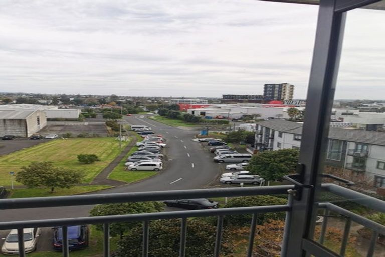 Photo of property in 5d/10 Crown Lynn Place, New Lynn, Auckland, 0600