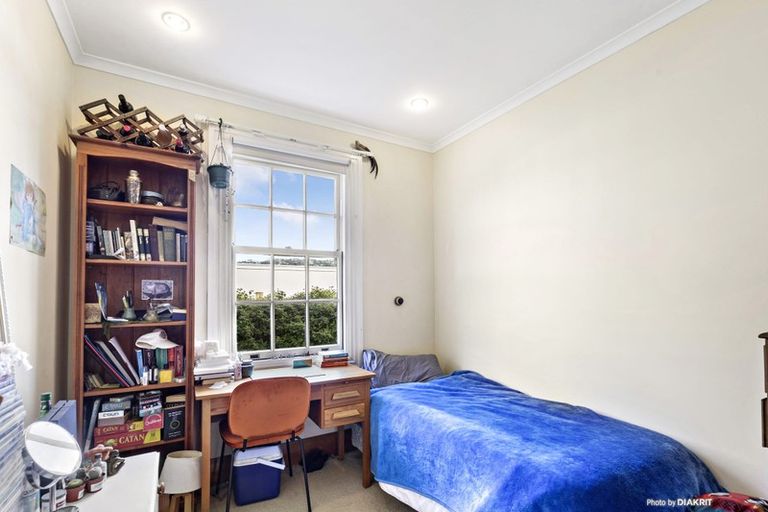 Photo of property in 15 Herald Terrace, Berhampore, Wellington, 6023