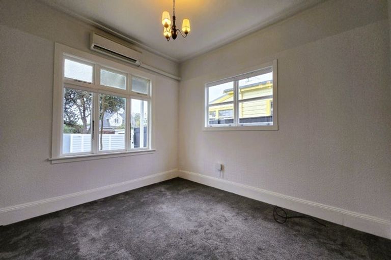 Photo of property in 127 Muritai Road, Eastbourne, Lower Hutt, 5013