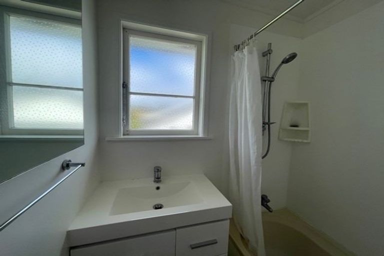 Photo of property in 60 St Leonards Road, Kelston, Auckland, 0602