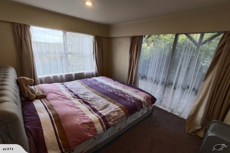 Photo of property in 1/3 Sunset Road, Totara Vale, Auckland, 0632