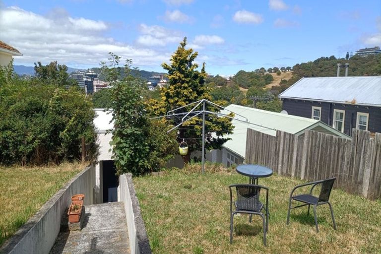 Photo of property in 9 Upper Lewisville Terrace, Thorndon, Wellington, 6011