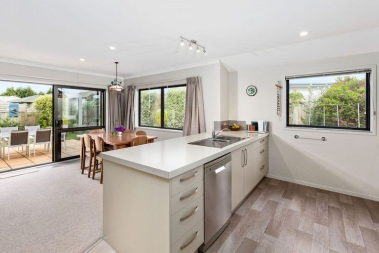 Photo of property in 86a Margaret Drive, Omokoroa, 3114
