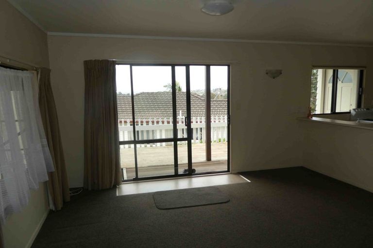 Photo of property in 20 Van Dyke Place, West Harbour, Auckland, 0618