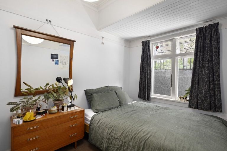 Photo of property in 24 Myrtle Crescent, Mount Cook, Wellington, 6021