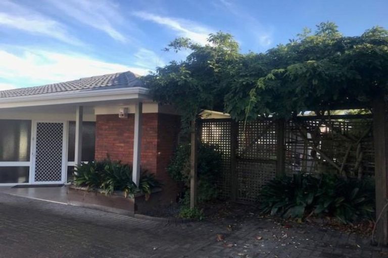 Photo of property in 10 Roadley Avenue, Sunnyhills, Auckland, 2010