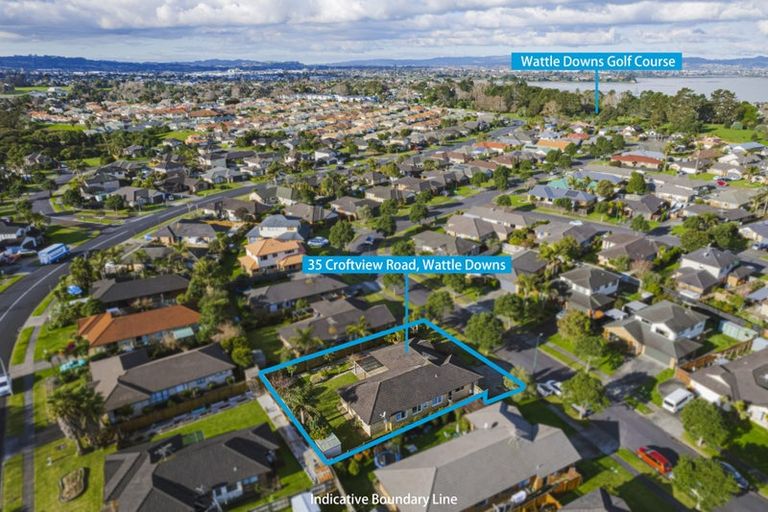 Photo of property in 35 Croftview Road, Wattle Downs, Auckland, 2103