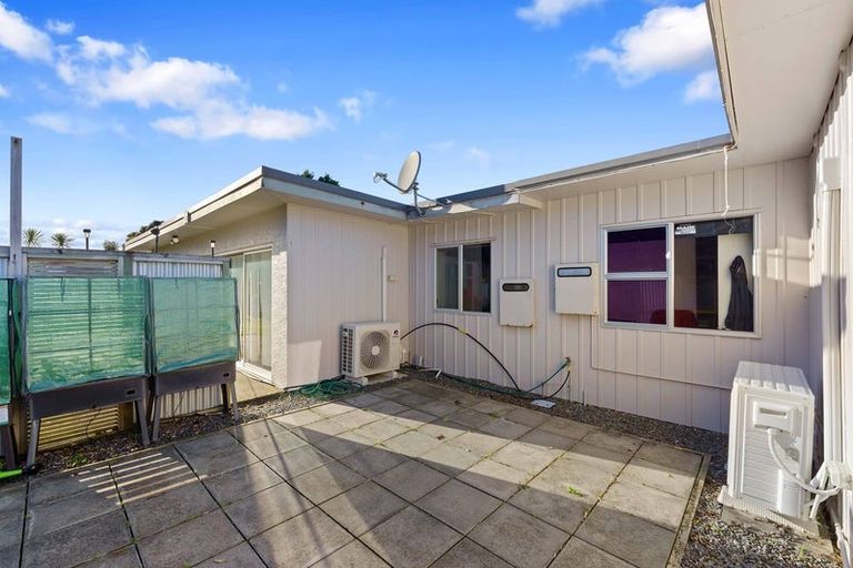 Photo of property in 16 Eruini Street, Waikanae Beach, Waikanae, 5036