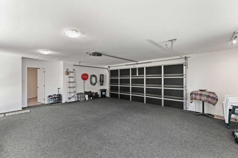 Photo of property in 30 Awanui Drive, Waikanae, 5036