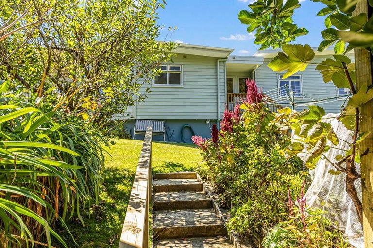 Photo of property in 93 Tarapatiki Drive, Whitianga, 3510